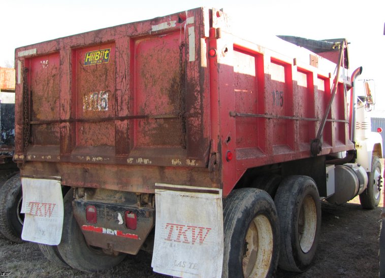image for item 5215 1982 Mack R600 tandem axle dump truck