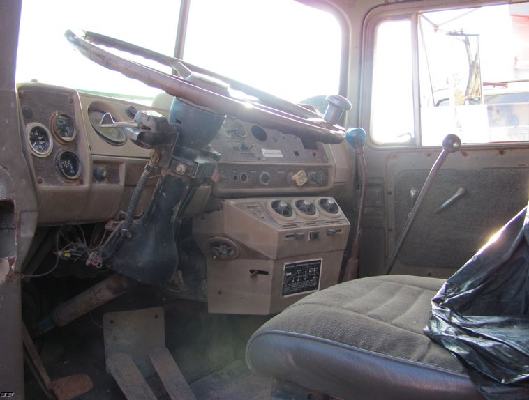 image for item 5215 1982 Mack R600 tandem axle dump truck