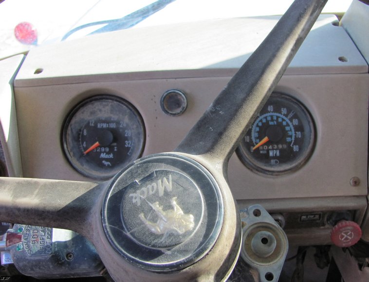 image for item 5215 1982 Mack R600 tandem axle dump truck