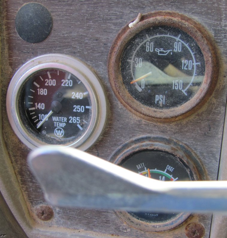 image for item 5215 1982 Mack R600 tandem axle dump truck