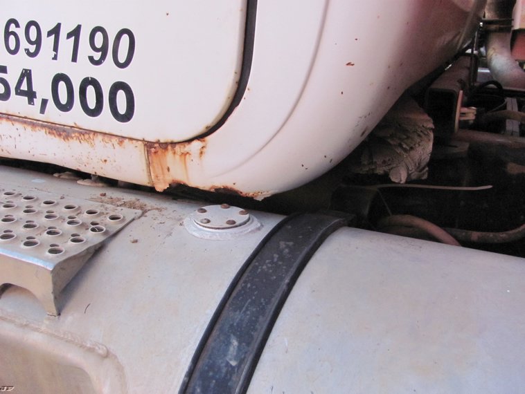 image for item 5215 1982 Mack R600 tandem axle dump truck