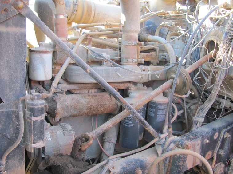 image for item 5215 1982 Mack R600 tandem axle dump truck