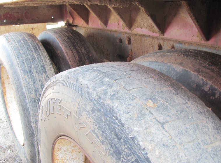 image for item 5215 1982 Mack R600 tandem axle dump truck