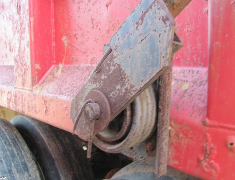 image for item 5215 1982 Mack R600 tandem axle dump truck