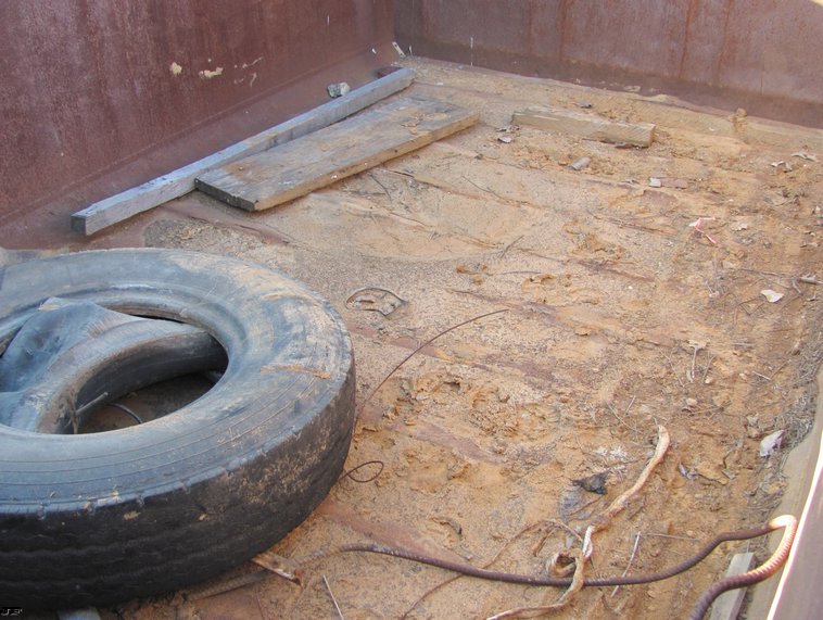 image for item 5215 1982 Mack R600 tandem axle dump truck