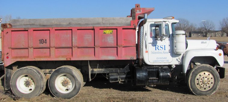 image for item 5216 1986 Mack R600 tandem axle dump truck