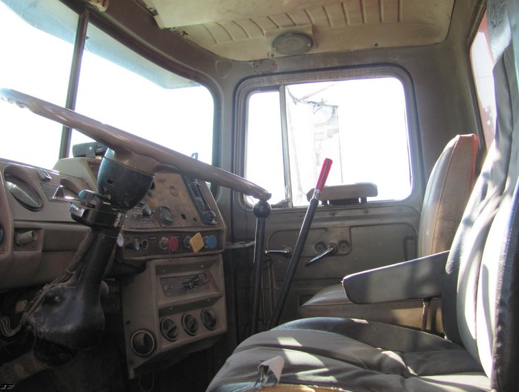 image for item 5216 1986 Mack R600 tandem axle dump truck