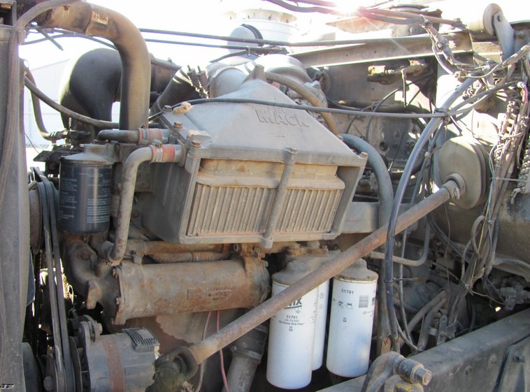 image for item 5216 1986 Mack R600 tandem axle dump truck