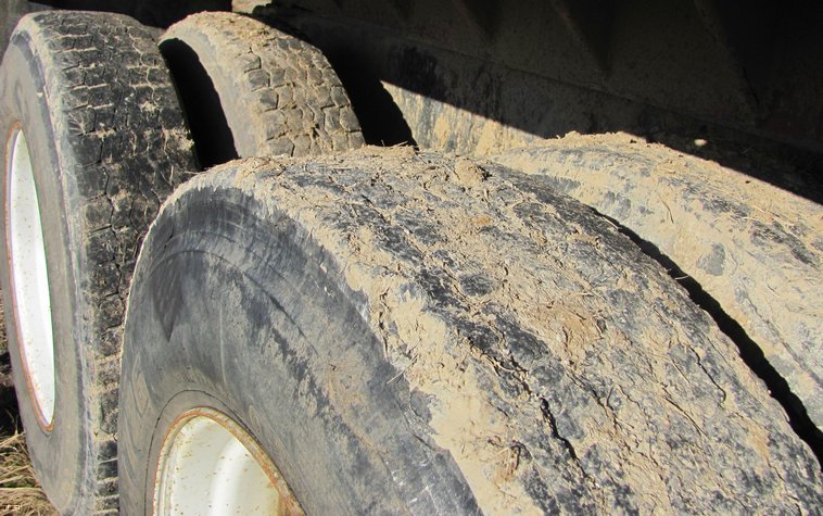 image for item 5216 1986 Mack R600 tandem axle dump truck