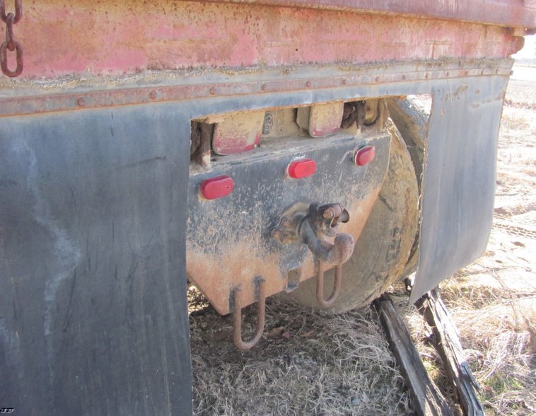 image for item 5216 1986 Mack R600 tandem axle dump truck