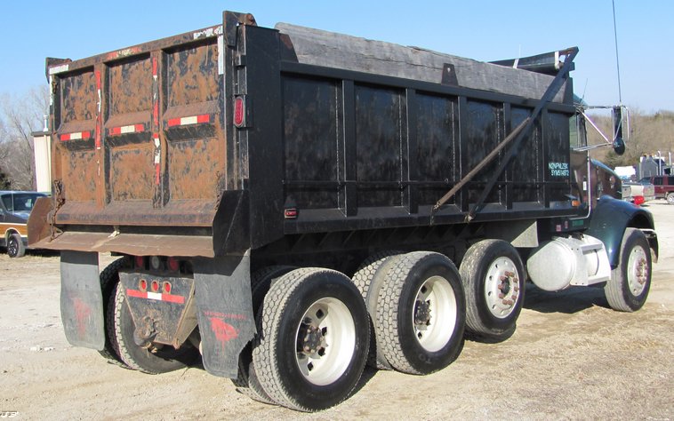 image for item 5217 2000 Peterbilt Conventional 330 dump truck