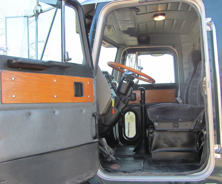 image for item 5217 2000 Peterbilt Conventional 330 dump truck