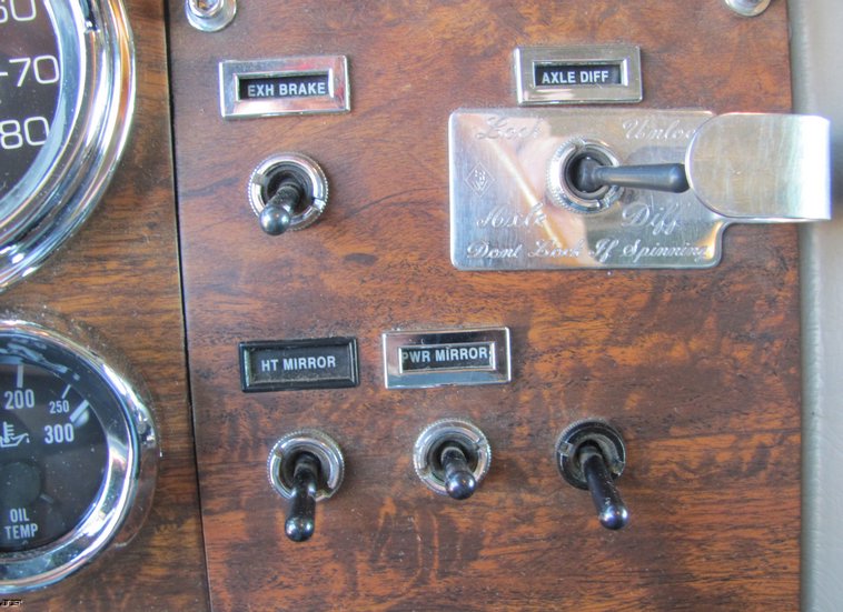 image for item 5217 2000 Peterbilt Conventional 330 dump truck