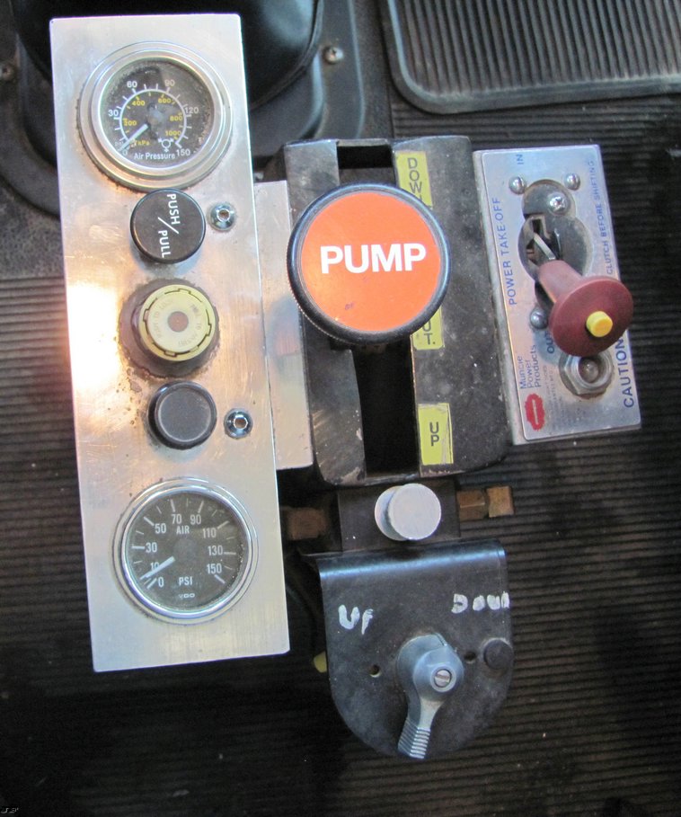 image for item 5217 2000 Peterbilt Conventional 330 dump truck