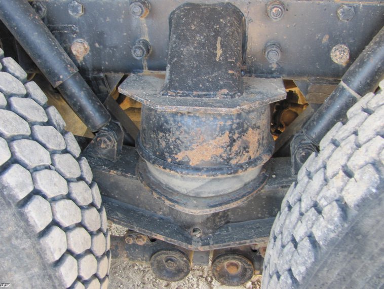 image for item 5217 2000 Peterbilt Conventional 330 dump truck