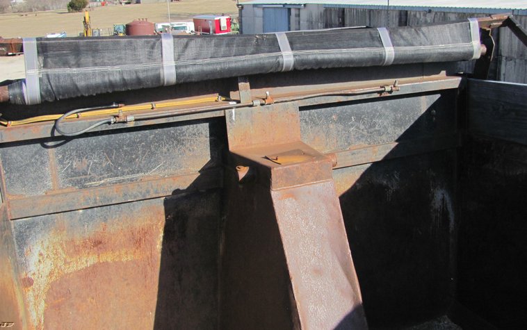 image for item 5217 2000 Peterbilt Conventional 330 dump truck