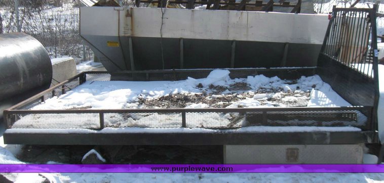 image for item 5323 Flatbed with headache rack