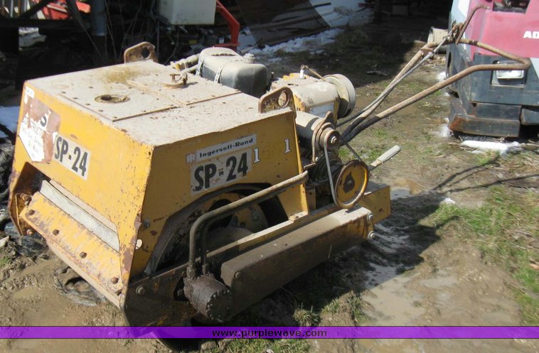 image for item 5326 Ingersoll Rand SP-24 vibratory roller