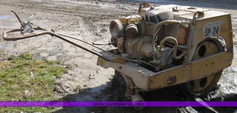 image for item 5326 Ingersoll Rand SP-24 vibratory roller