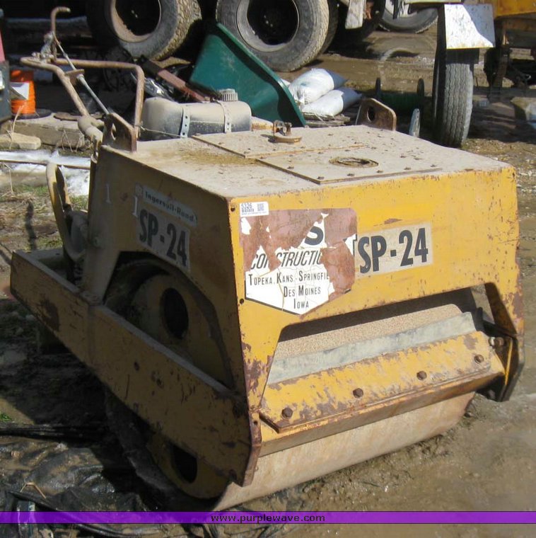 image for item 5326 Ingersoll Rand SP-24 vibratory roller