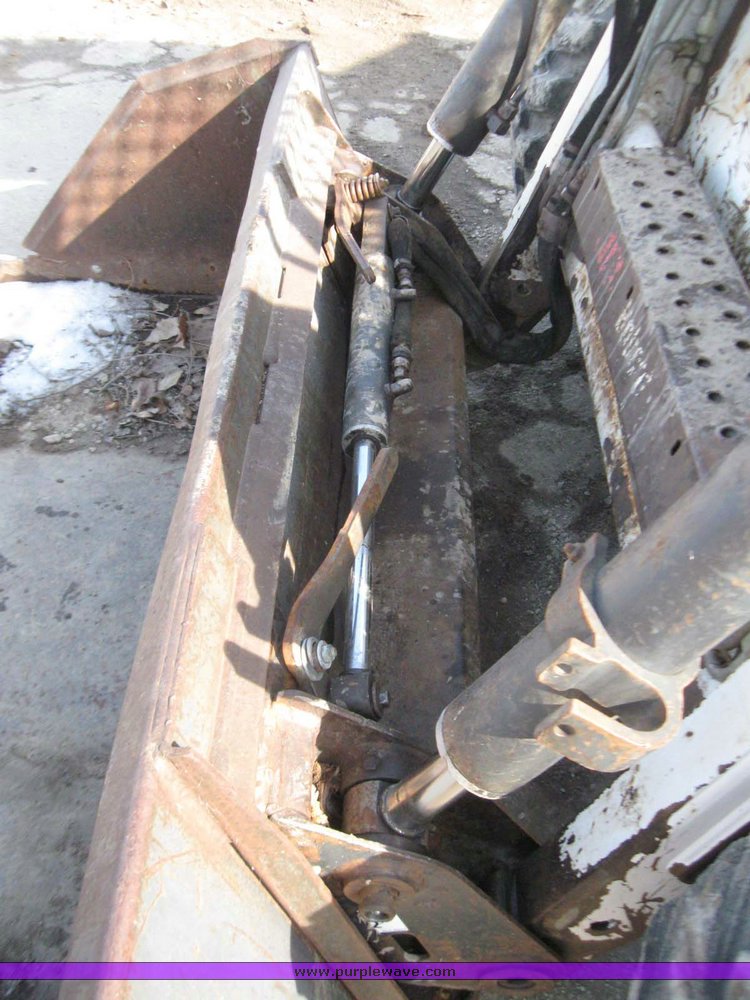 image for item 5327 Bobcat 873 skid steer