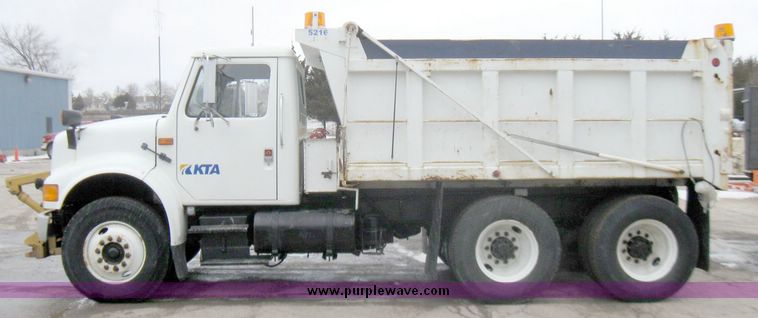 image for item 5454 1991 International Series 4900 dump truck