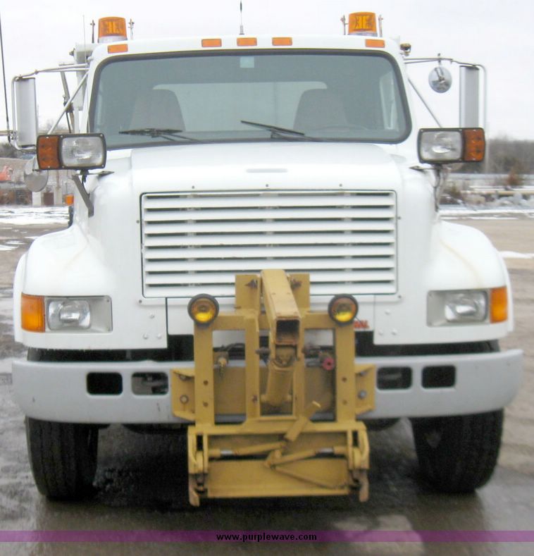 image for item 5454 1991 International Series 4900 dump truck