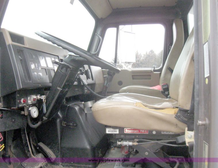 image for item 5454 1991 International Series 4900 dump truck