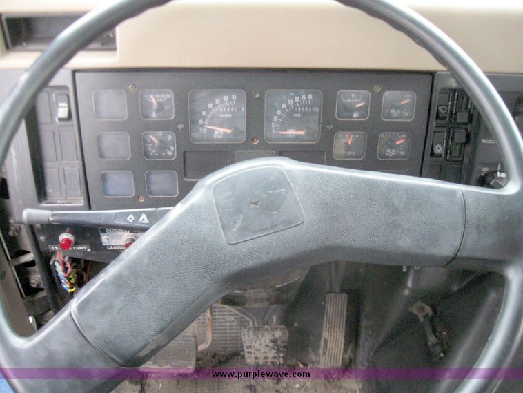 image for item 5454 1991 International Series 4900 dump truck