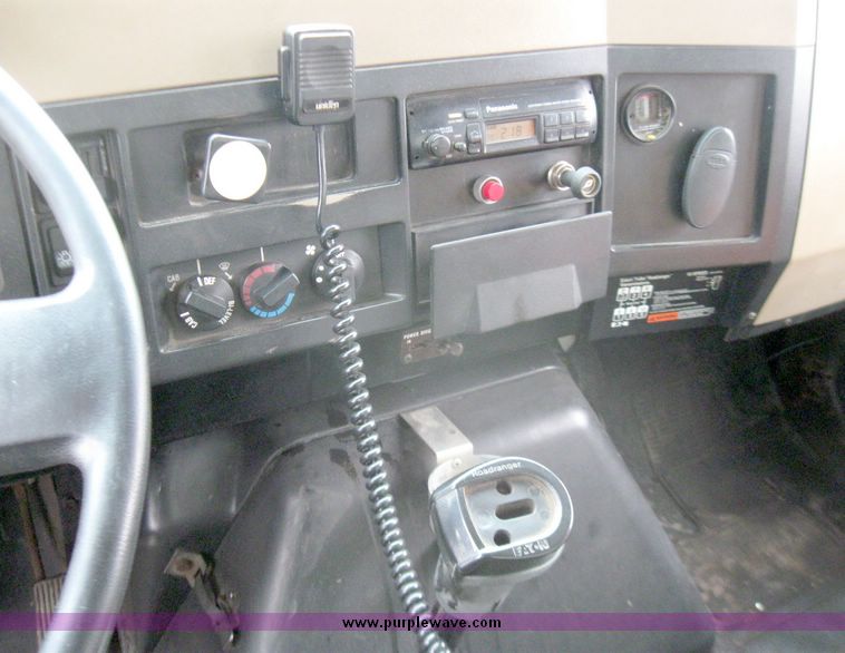 image for item 5454 1991 International Series 4900 dump truck