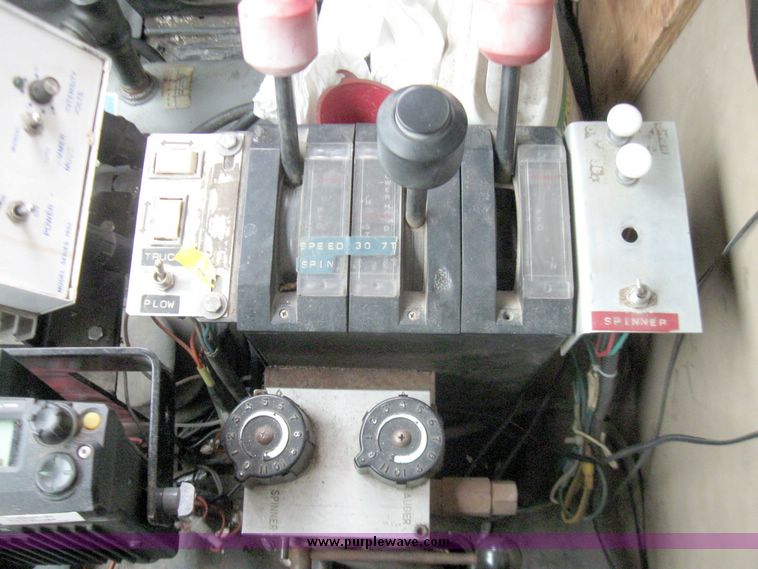 image for item 5454 1991 International Series 4900 dump truck