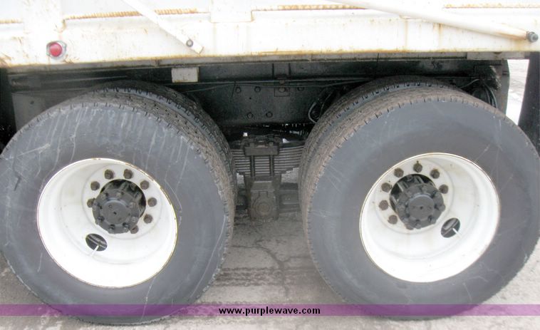 image for item 5454 1991 International Series 4900 dump truck