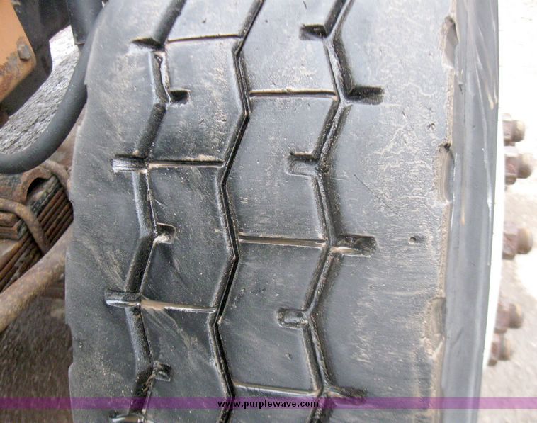 image for item 5454 1991 International Series 4900 dump truck