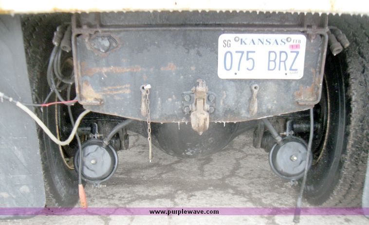 image for item 5454 1991 International Series 4900 dump truck
