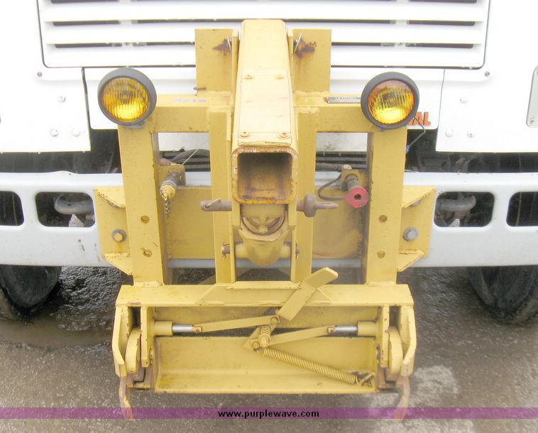 image for item 5454 1991 International Series 4900 dump truck