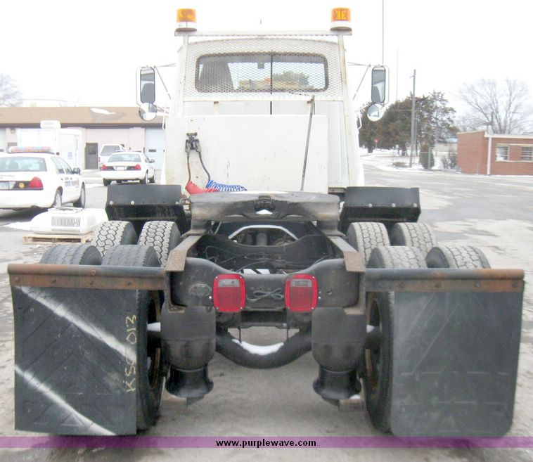 image for item 5457 1991 Ford Conventional LN8000F tractor truck