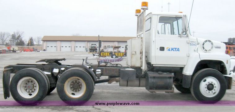 image for item 5457 1991 Ford Conventional LN8000F tractor truck