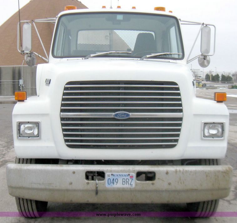 image for item 5457 1991 Ford Conventional LN8000F tractor truck