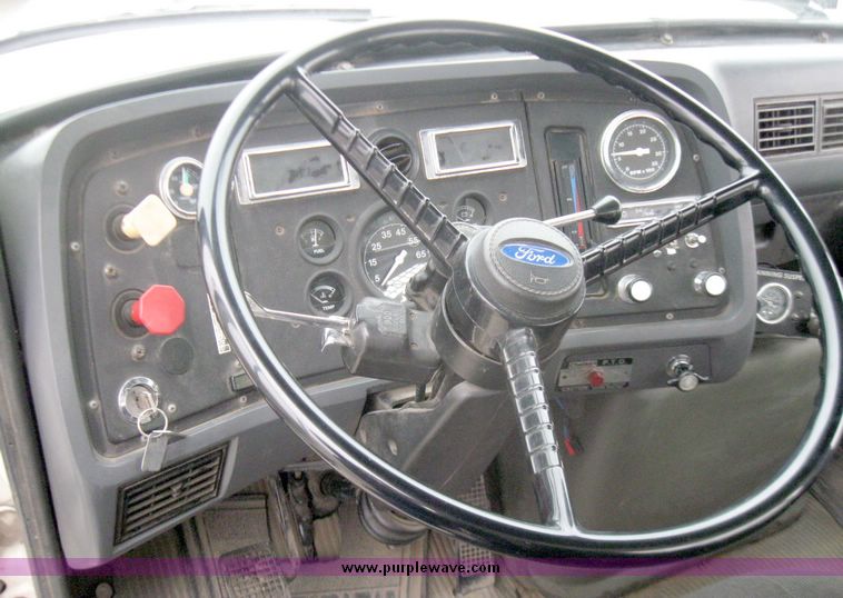 image for item 5457 1991 Ford Conventional LN8000F tractor truck