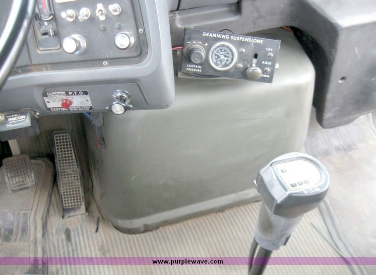 image for item 5457 1991 Ford Conventional LN8000F tractor truck