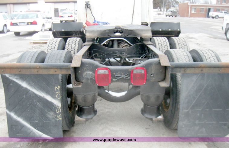 image for item 5457 1991 Ford Conventional LN8000F tractor truck