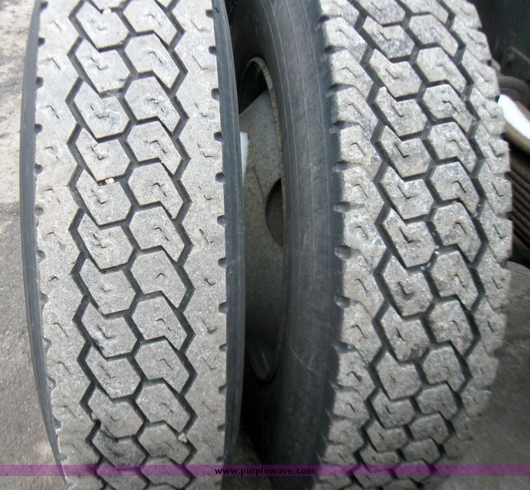 image for item 5457 1991 Ford Conventional LN8000F tractor truck