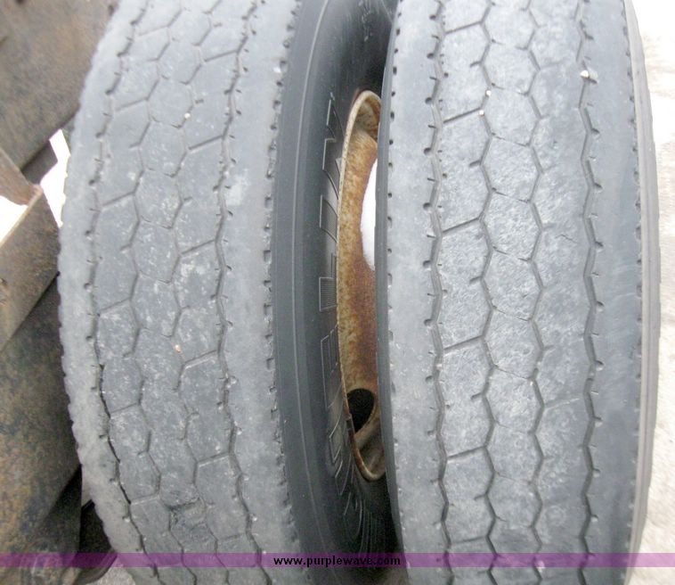 image for item 5457 1991 Ford Conventional LN8000F tractor truck