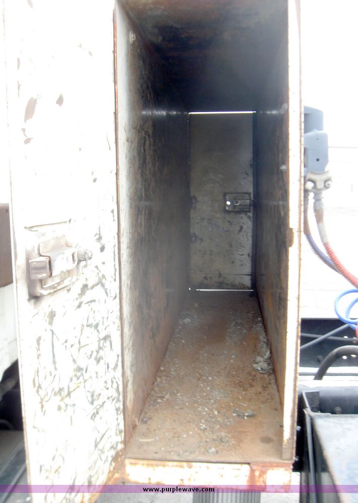 image for item 5457 1991 Ford Conventional LN8000F tractor truck