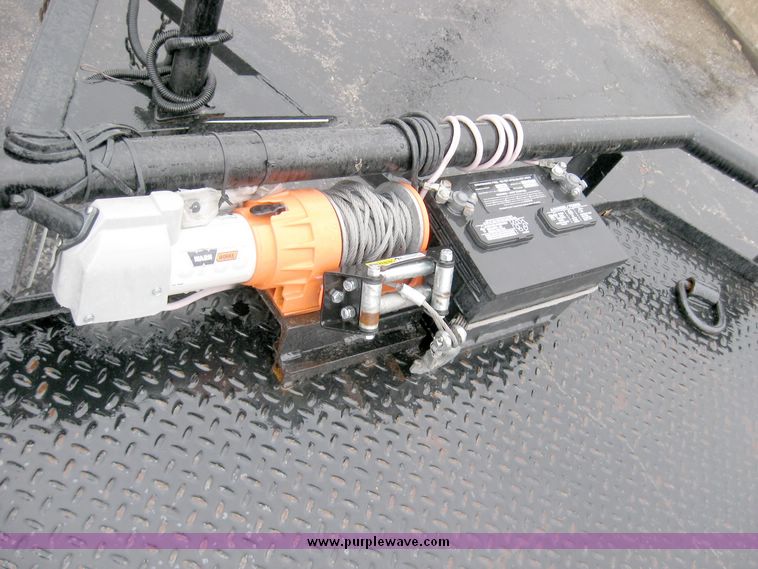 image for item 5582 2009 M&M 19' tandem axle trailer