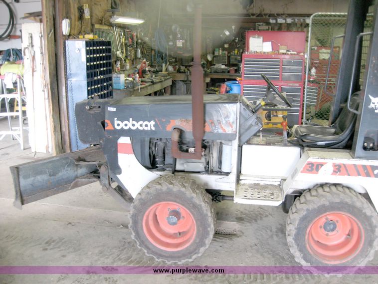 image for item 5587 Bobcat 3023 trencher