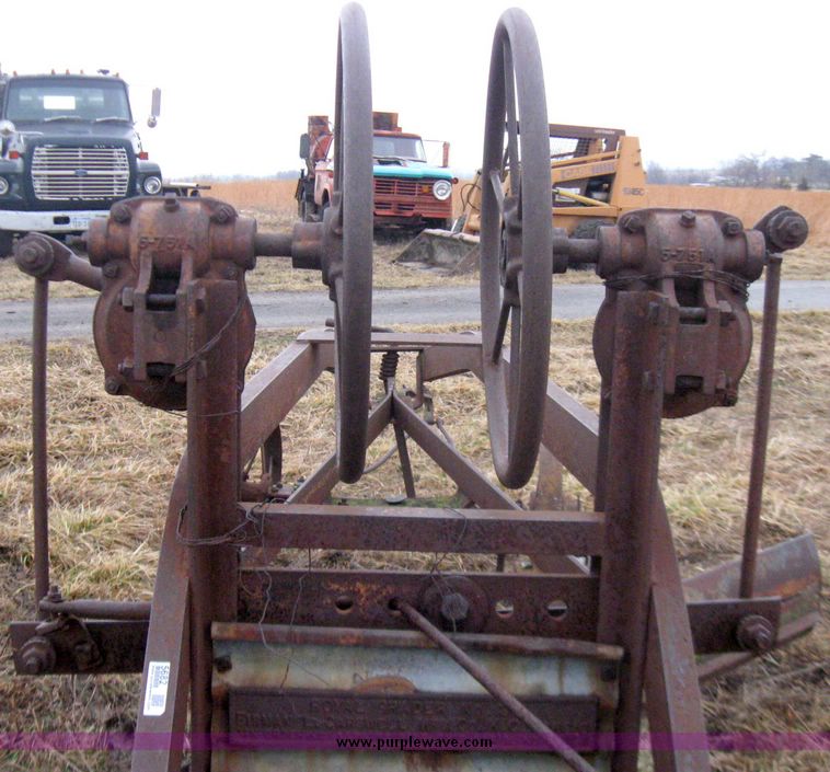 image for item 5682 Royal 91 pull type grader