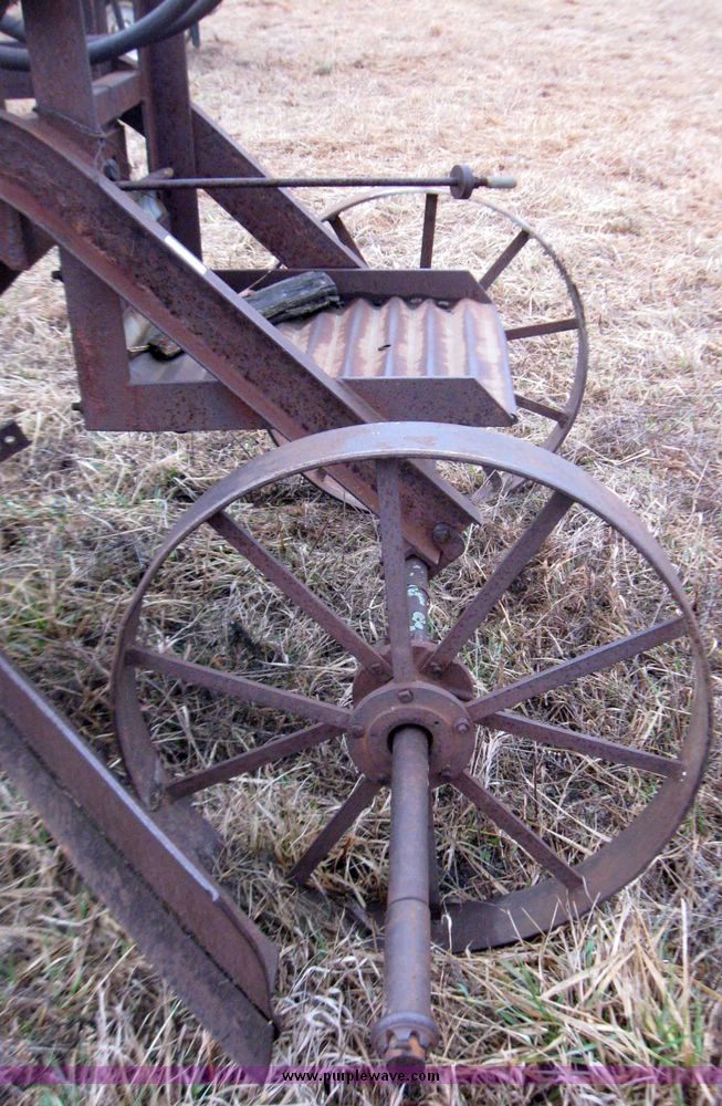 image for item 5682 Royal 91 pull type grader