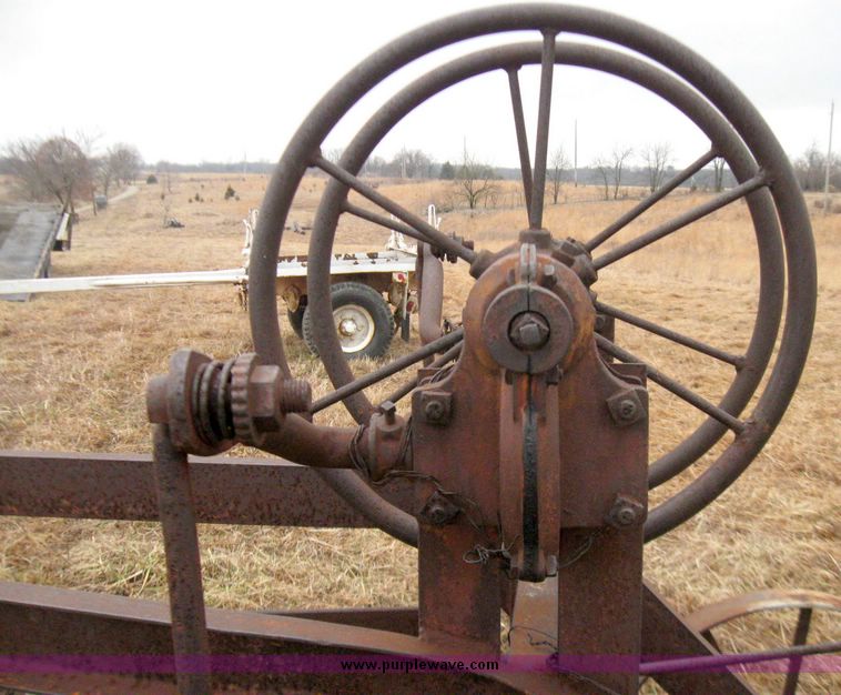 image for item 5682 Royal 91 pull type grader