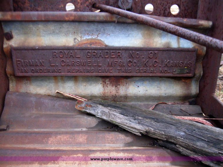 image for item 5682 Royal 91 pull type grader